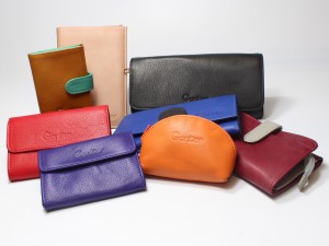 Portefeuilles multicolores en cuir