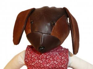 Peluche en cuir chien