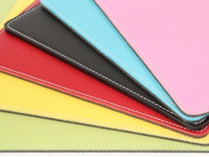 Différents sous-mains en cuir