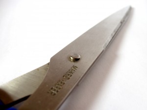 Découpe des pièces de cuir