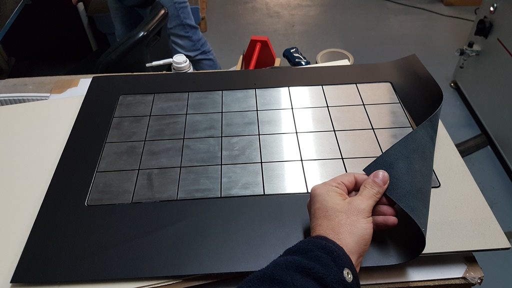 Rectangles de cuir parfaitement découpé